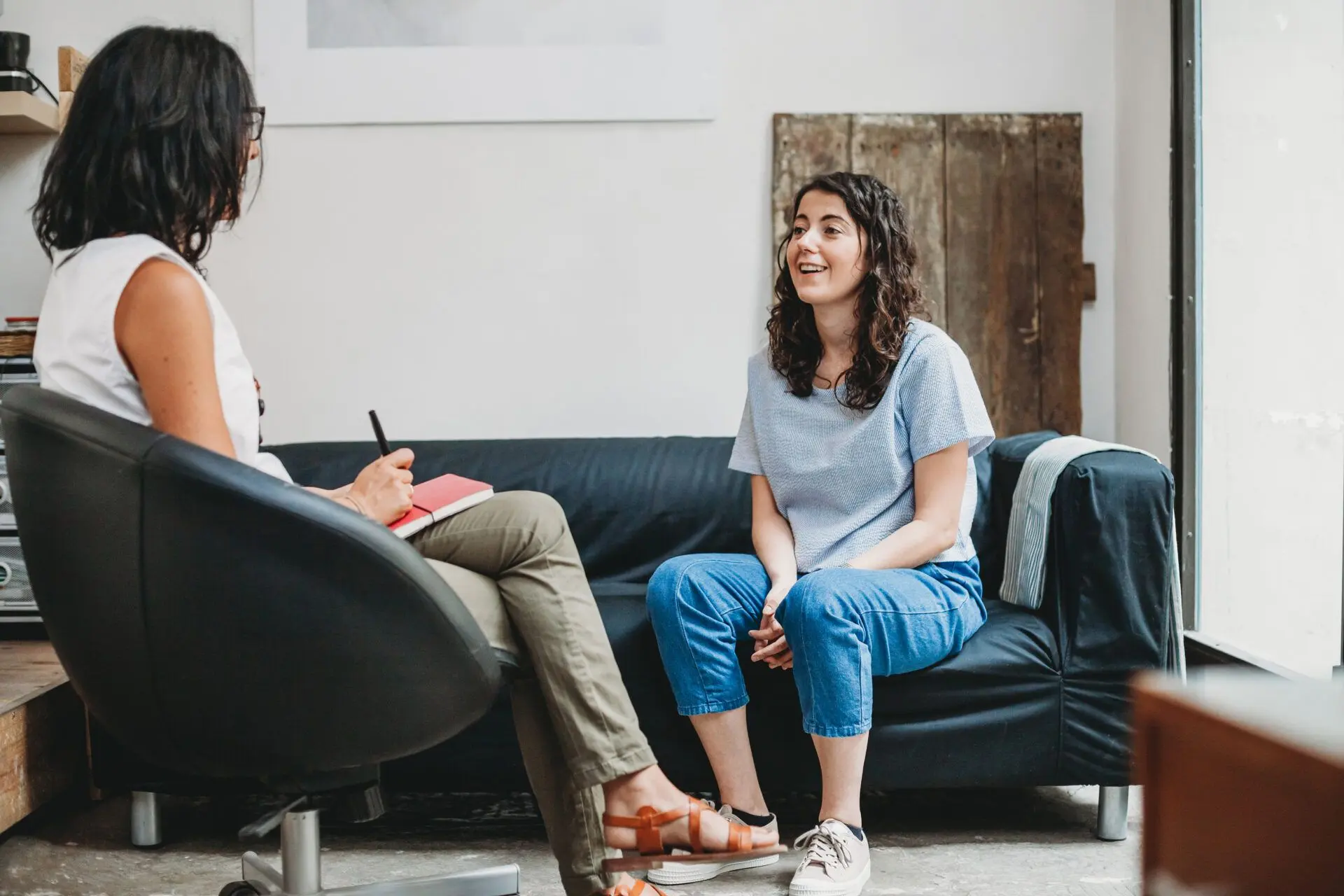 A client talking with a therapist during an individual therapy session in Carson City